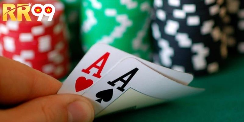 Chia sẻ chi tiết cách chơi poker đúng chuẩn từ cao thủ